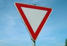 fallo prioridad paso mercedes