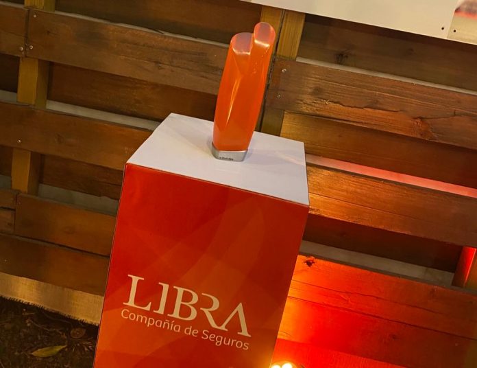 premio actitud libra reconocidas personalidades