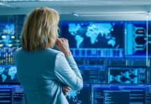 check point software muros firewalls papel mujer ciberseguridad