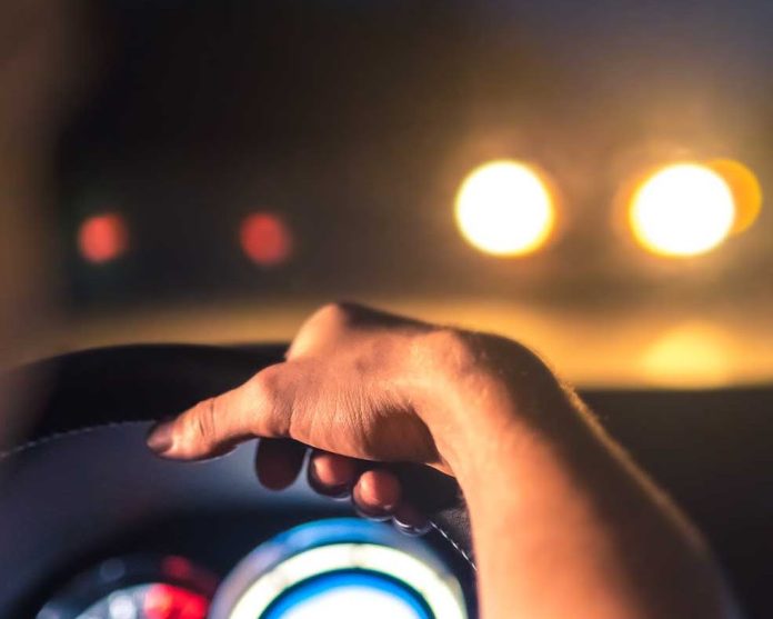 conducir-de-noche-triplica-el-riesgo-de-morir-en-un-accidente