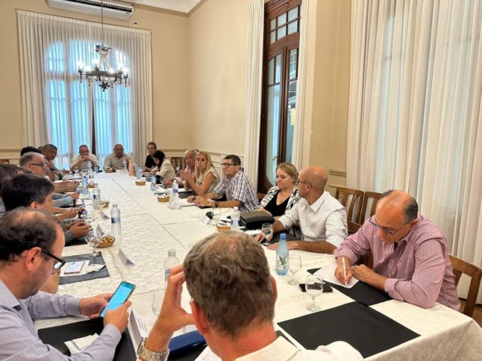 gira-mesa-ejecutiva-fapasa-apas-pais