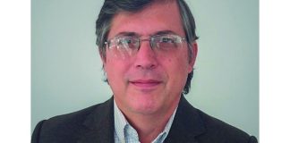 tocar examen físico rito humano